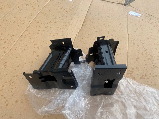Кронштейн підсилювача переднього бампера Plrsolutions PLR51B4012
