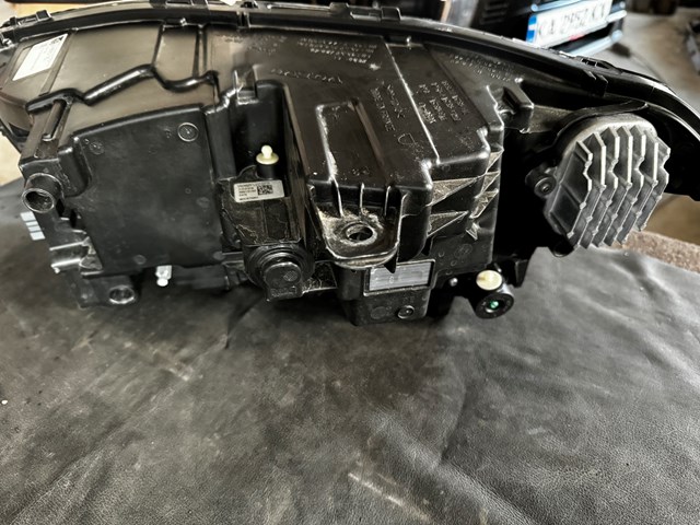 Купити 31655820 Volvo Права блок фара
