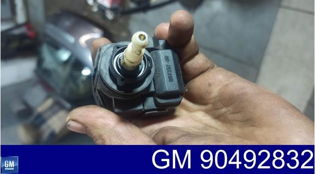 Гідрокоректор фар General Motors 90492832