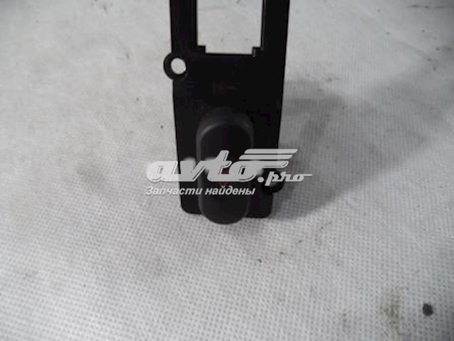 Купити Кнопка аварійки Mitsubishi Pajero SPORT I K90