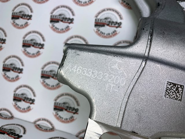Правий важіль передній нижній підвіски Mercedes A4633309601
