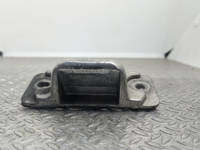 Купити 8200075740 Nissan/Infiniti Обмежувач зсувної двері, верхній на кузові