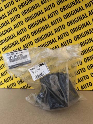 Кронштейн бампера переднього, правий KBB350AJ0C Mazda