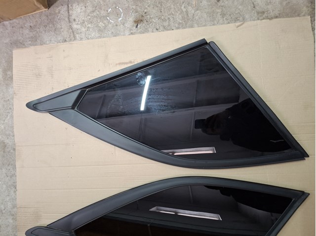 KJK862950A Mazda Скло кузова/багажного відсіку, праве