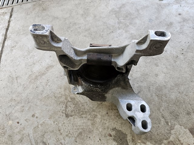 Права опора двигуна Mazda GJL139060