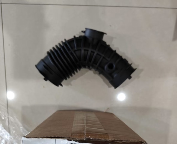 165786RC1B Nissan/Infiniti Патрубок повітряний, вихід повітряного фільтра