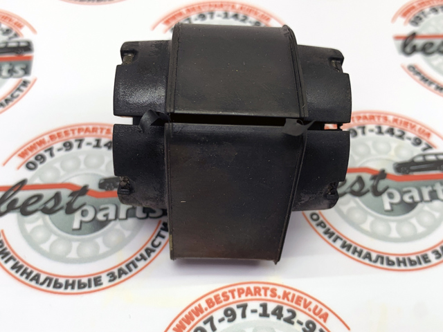 LR110708 Land Rover Втулка стабілізатора переднього
