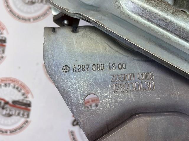 Петля капота, ліва A2978801300 Mercedes