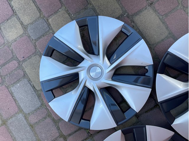  Tesla 104423500B