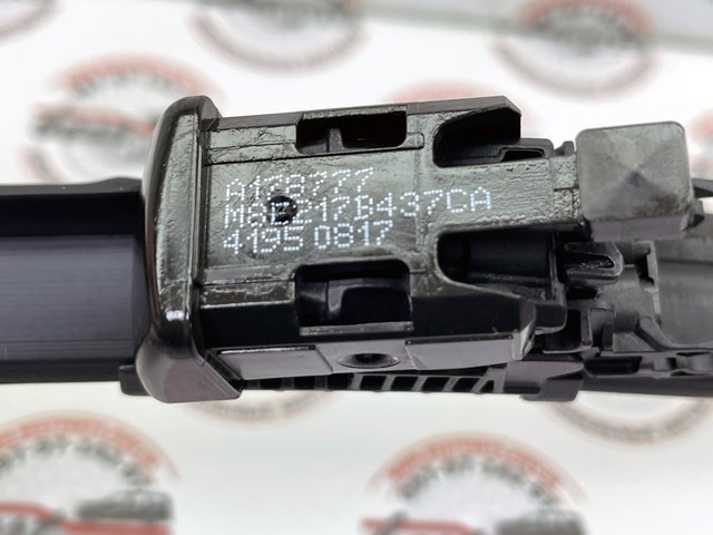 LR158232 Land Rover Щітка двірника ліва