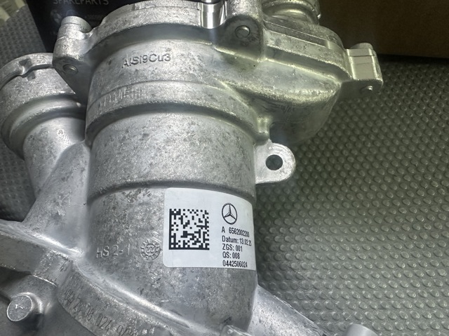 Купити A6562002100 Mercedes Помпа водяна (насос) охолодження, в зборі з корпусом
