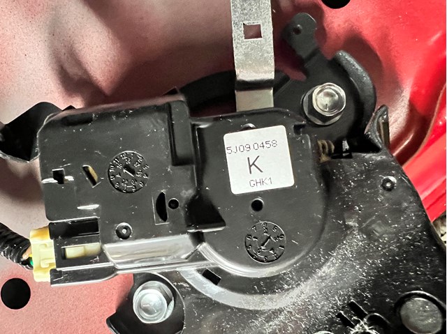 Купити GJR956820 Mazda Замок 3/5-х дверей, задній
