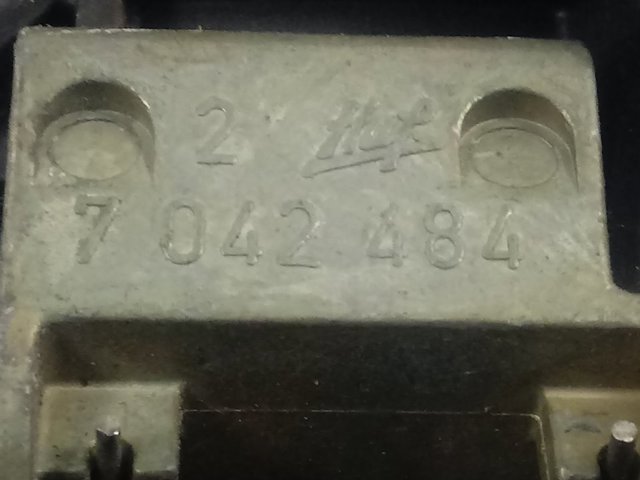 7042484 Land Rover 