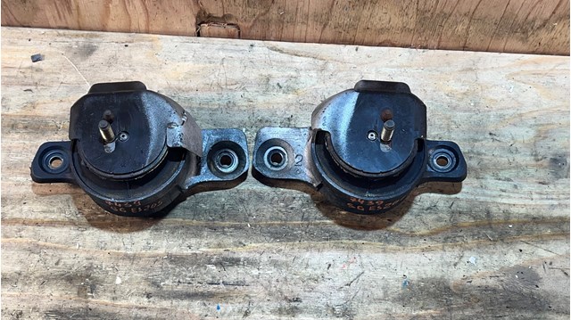Купити Подушка (опора) двигуна, права Subaru Legacy III BE, BH