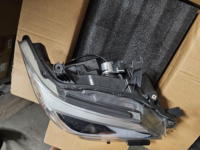 Купити 8114560G21 Toyota Права блок фара
