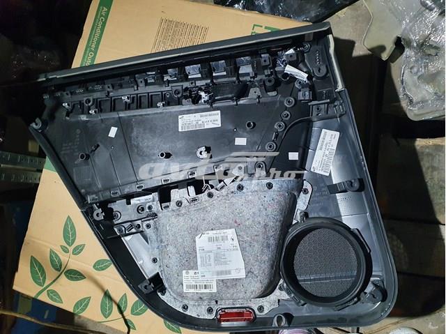 Обшивка правих задніх дверей VAG 3AE867212 ціна, від 12.67 USD