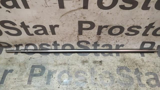 Ущільнювач скла передніх дверей правих, зовнішній (планка) Toyota 7571006180