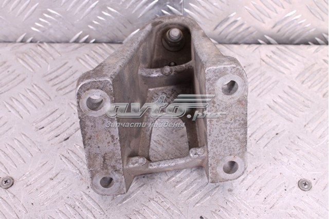 Кронштейн подушки (опори) двигуна, лівої C2P5731 Jaguar