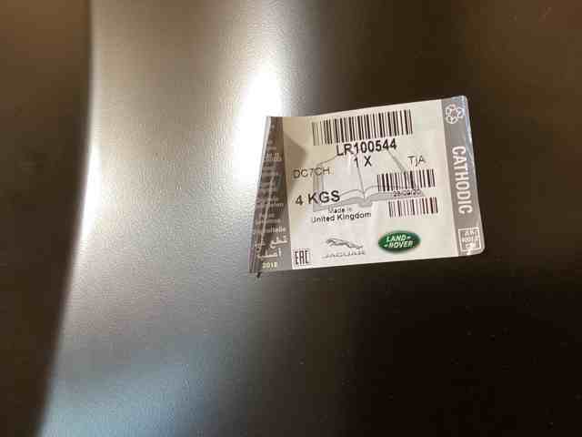 Переднє праве крило Land Rover LR100544