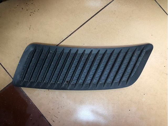 Пластик під лобове скло Mercedes A9068360818 ціна, від 5.11 USD