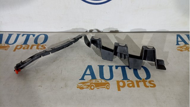 Направляюча заднього бампера, права 13179904 General Motors