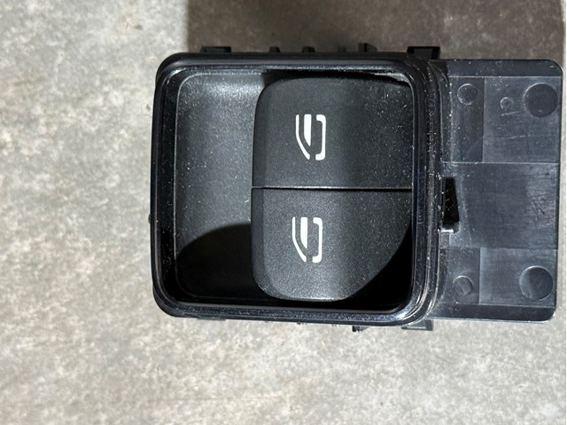 Кнопковий блок керування склопідіймачами передній правий Mercedes A9079054507 ціна, від 67.72 USD