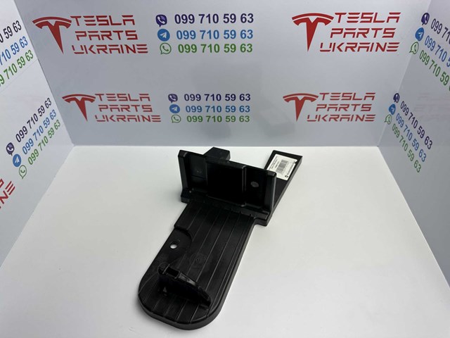 106684700E Tesla 