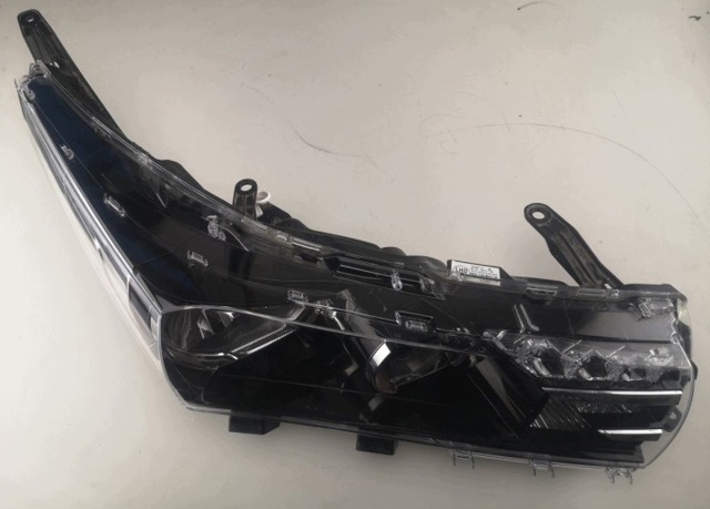 Купити 8111002E7100 Toyota Фара правая