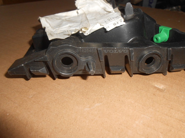 Кронштейн бампера переднього Volvo 31425463 ціна, від 27.80 USD