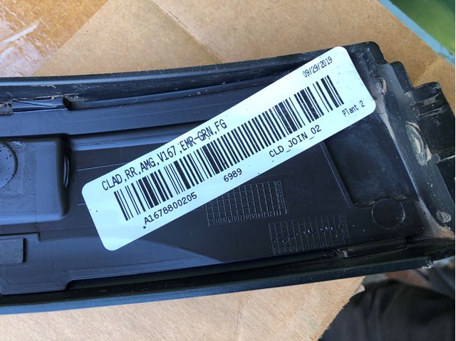 Розширювач задньої арки колеса, правий Mercedes A1678800205