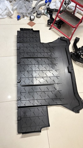 Захист днища, задній 105732600B Tesla