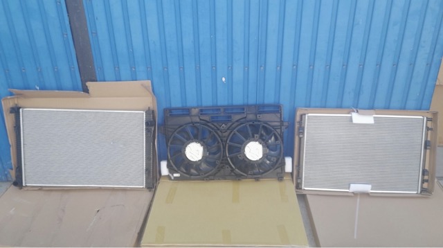Купити 214576RR0B Nissan/Infiniti Радіатор охолодження, додатковий