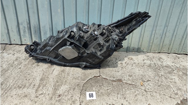 Купити 811100E580 Toyota Права блок фара
