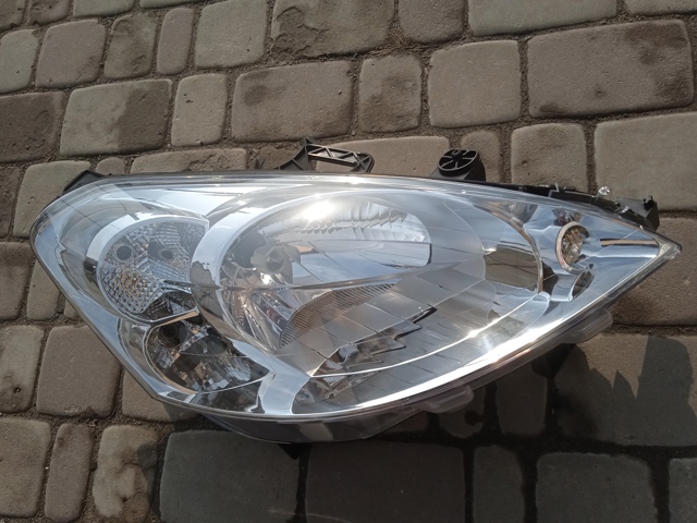 Фара передня права Polcar 579210E