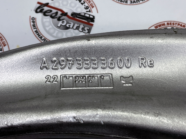 Важіль передньої підвіски нижній, правий A2973305201 Mercedes