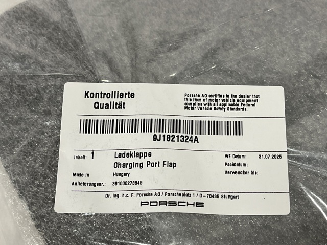Лючок порту зарядки автомобіля 9J1821324A Porsche