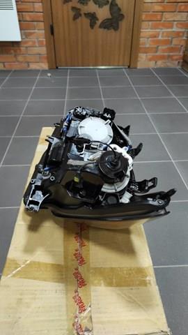 Фара передня права Toyota 8113060D60