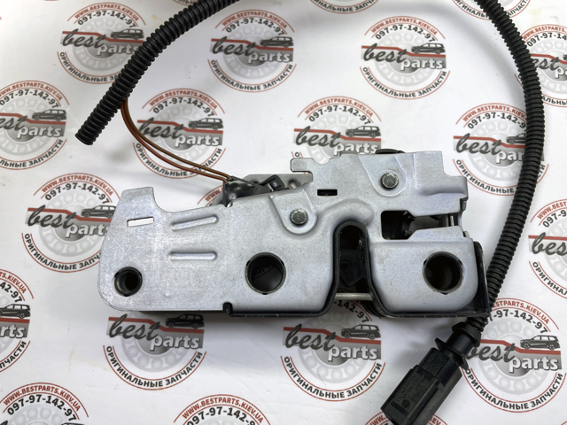 Замок кришки капота Porsche PAB823509
