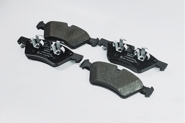A000420110590 Mercedes Передні гальмівні колодки