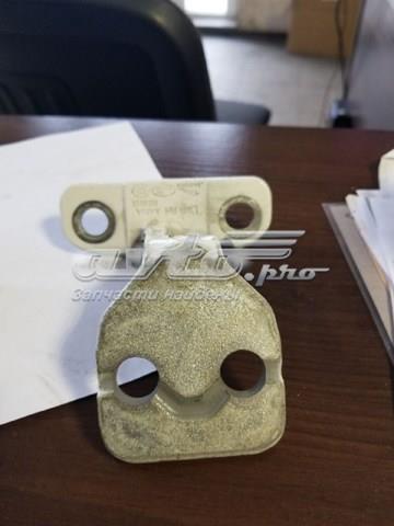 Петля передніх дверей, правої LR027585 Land Rover