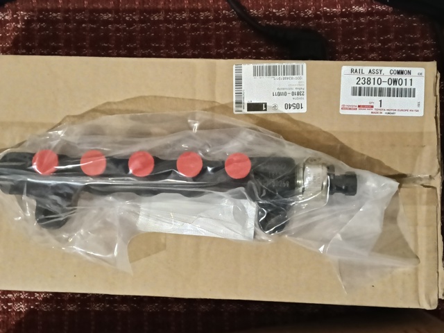 Купити 238100W011 Toyota Розподільник палива