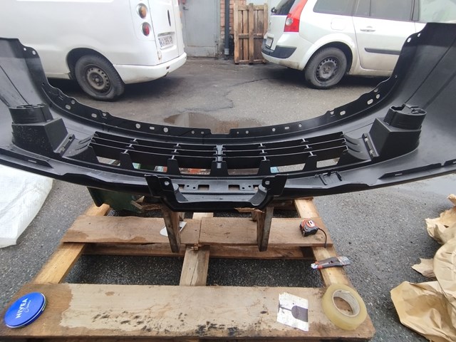 Передній бампер 62022ED040 Nissan/Infiniti