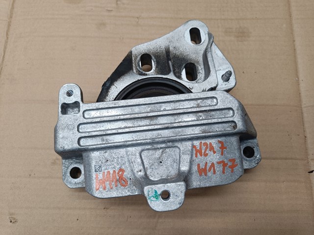 Подушка (опора) двигуна, ліва Mercedes A2472403200
