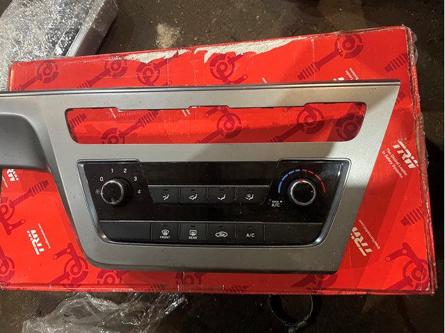  Hyundai/Kia 84745C2250 ціна, від 31.67 USD