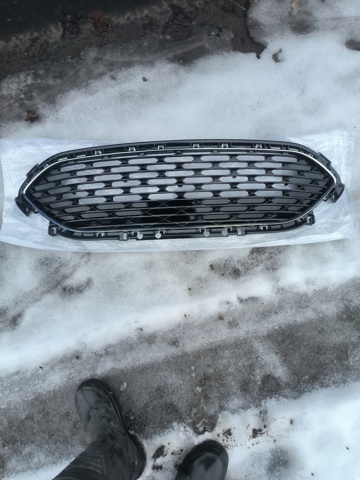 Решітка переднього бампера Ford 2471856 ціна, від 145.27 USD