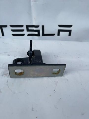Купити 149749400C Tesla Дверний шарнір задній лівий