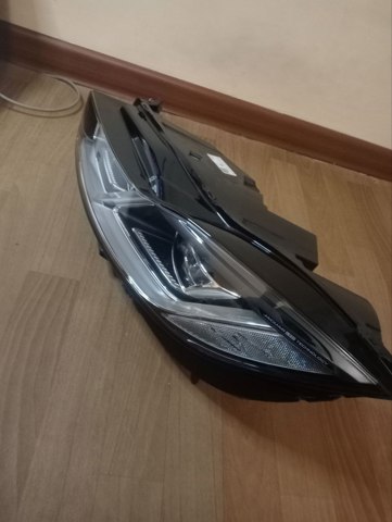 Фара ліва J9D313W030 Jaguar