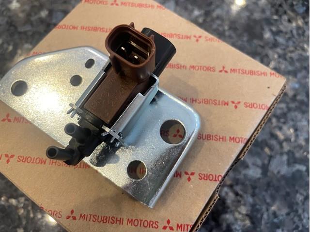 Клапан перетворювач тиску наддуву (соленоїд) MR577099 Mitsubishi