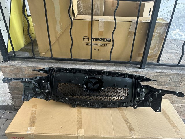 Решітка радіатора KB8A50710K Mazda
