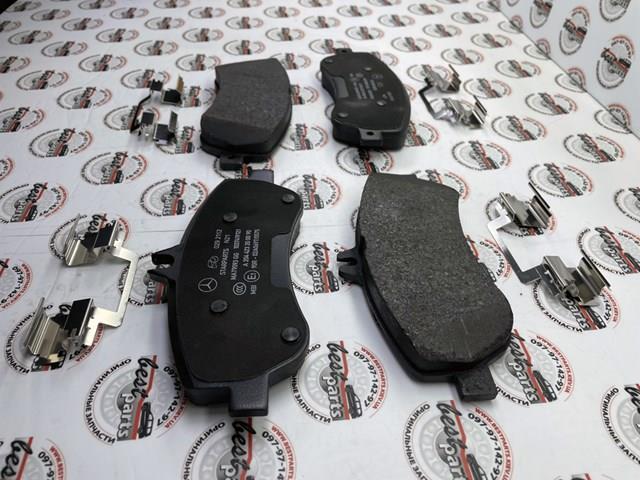 Купити A000420930490 Mercedes Колодки гальмівні передні, дискові